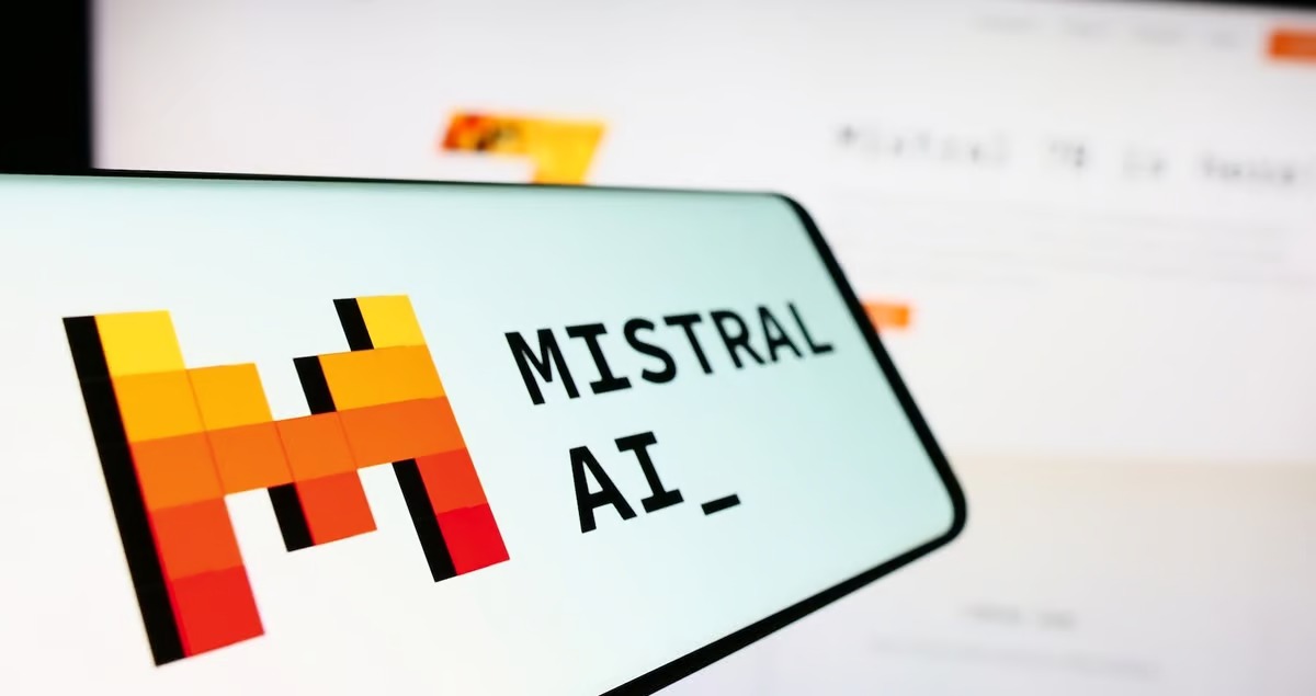 شركة «Mistral AI» الفرنسية تُشعل المنافسة مع «OpenAI» الأمريكية