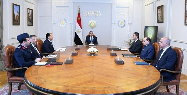 الرئيس السيسي يستعرض جهود الحكومة لتفعيل البورصة السلعية