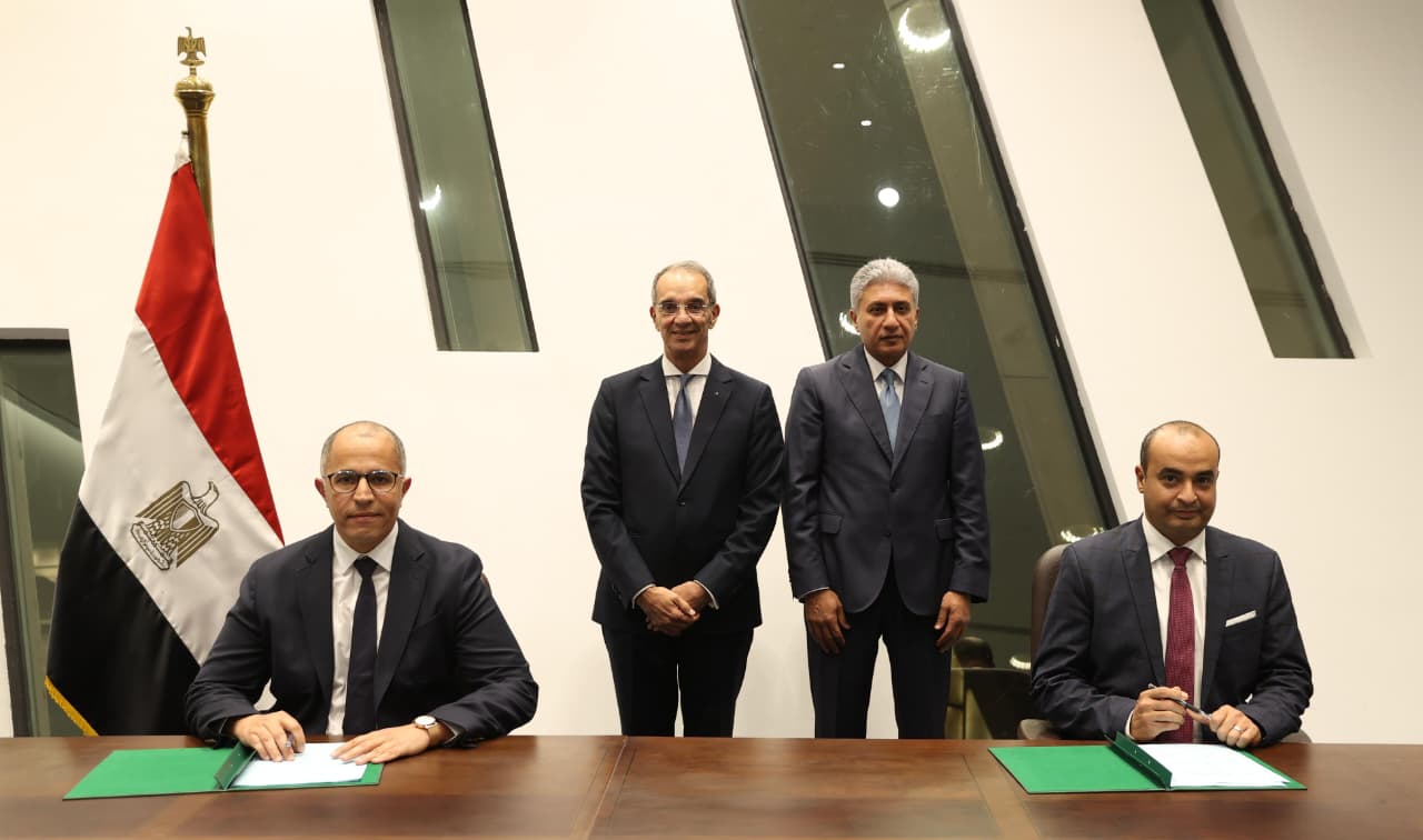 وزيرا الاتصالات والسياحة يشهدان توقيع بروتوكولين لرقمنة التراث الأثري وتحسين خدمات الاتصالات بالمواقع الأثرية في المتحف المصري الكبير