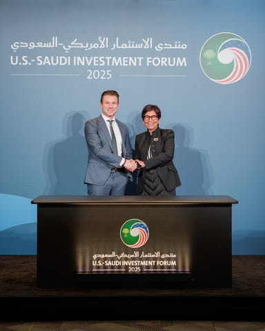 شراكة بين AWS