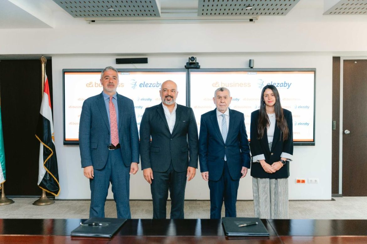 تعاون بين e& busines