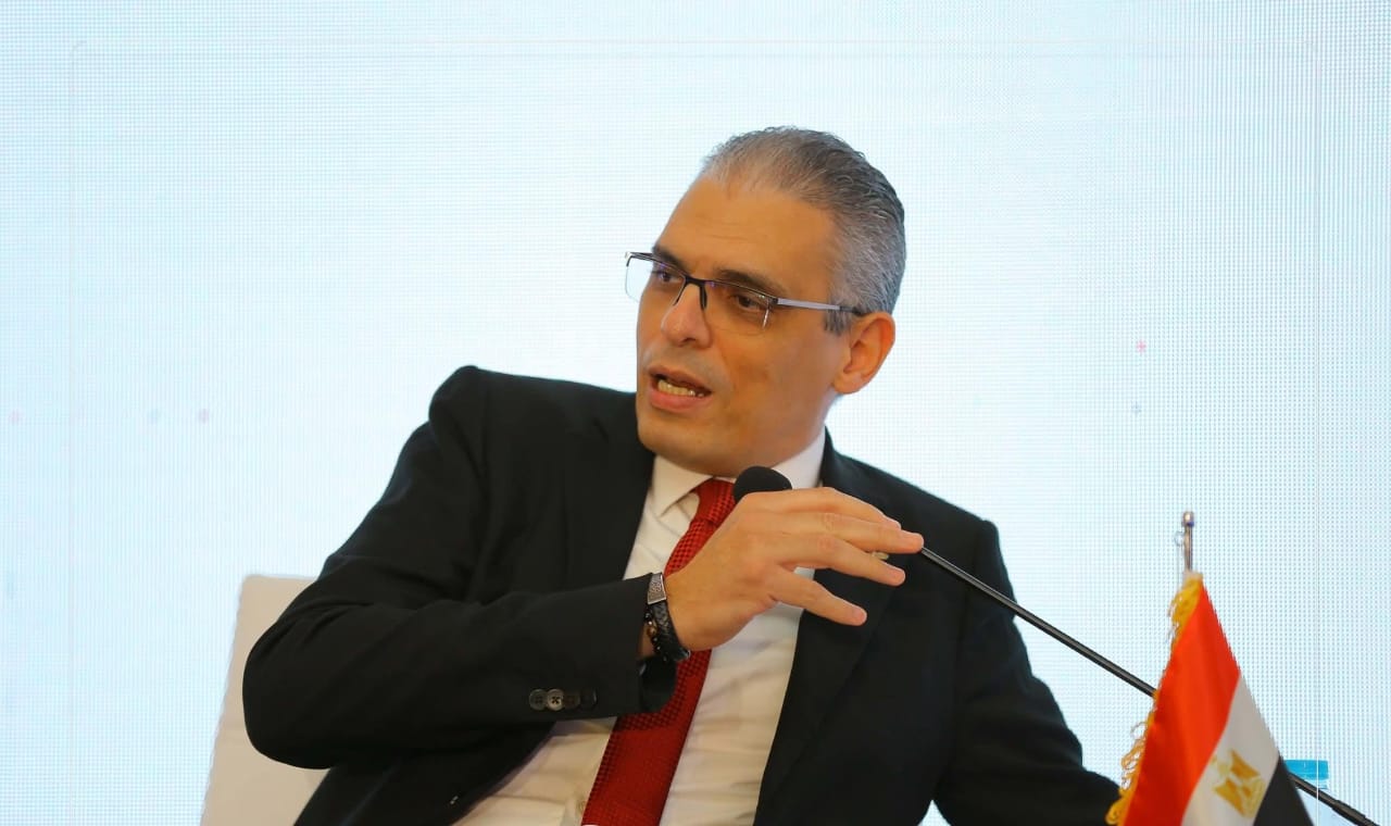 الدكتور أحمد منصور